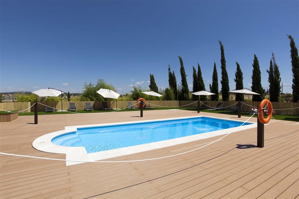 Hospes Palacio de Arenales&Spa Caces Facilidades foto Swimming pool