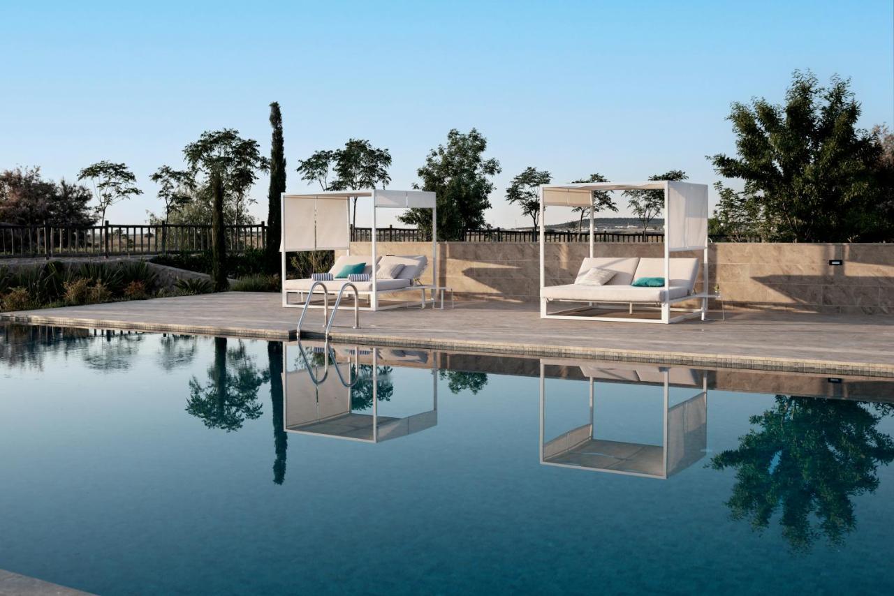 Hospes Palacio de Arenales&Spa Caces Exterior foto 3D rendering of a poolside scene