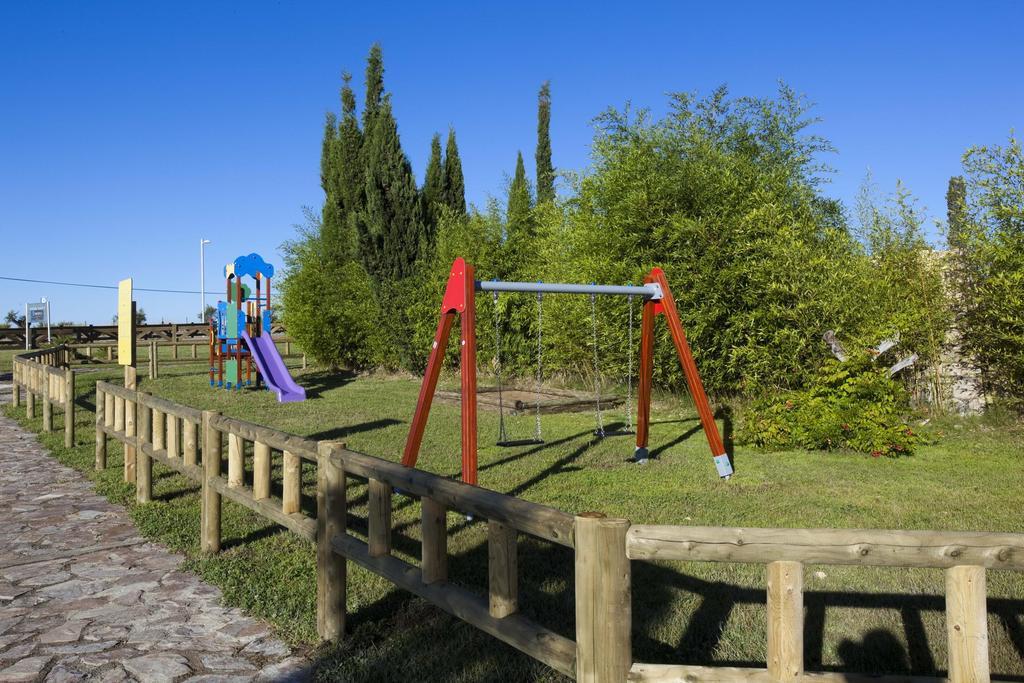 Hospes Palacio de Arenales&Spa Caces Exterior foto Playground