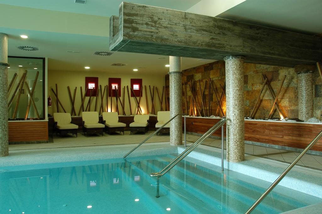Hospes Palacio de Arenales&Spa Caces Exterior foto The spa at the Hotel Axelmannstein